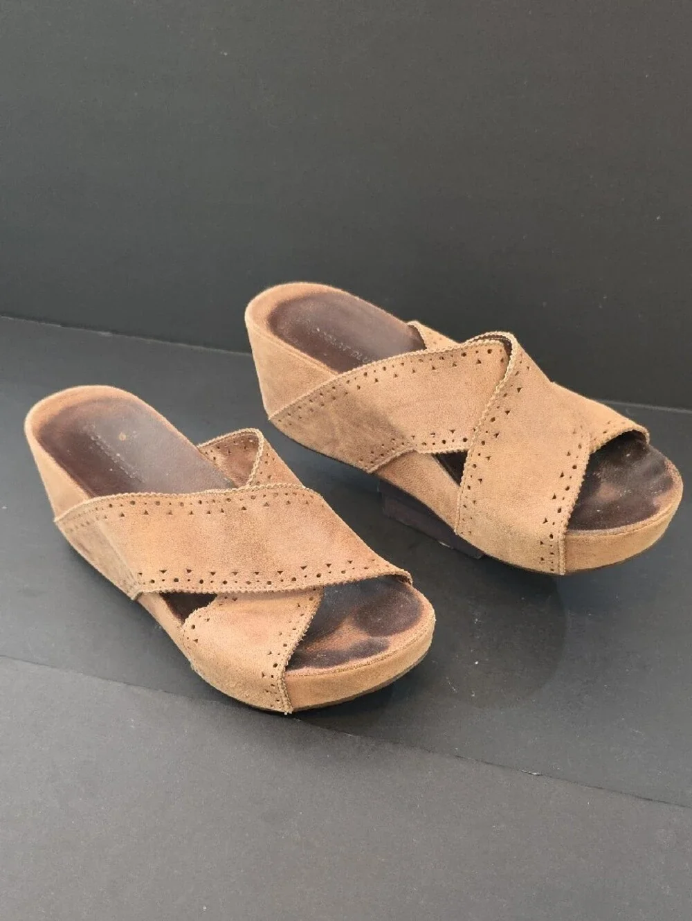 Chocolat Blu Mysti Tan Suede  Crisscross Wedge Slides Size 8